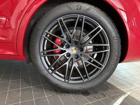 Certified 2025 Porsche Cayenne GTS AWD/4WD image 11