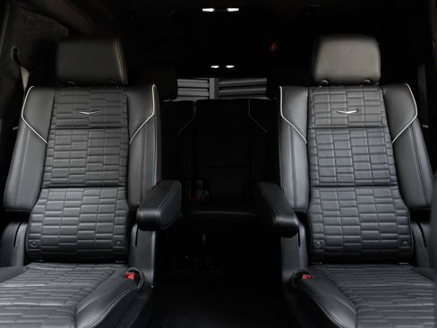 Used 2025 Cadillac Escalade ESV Premium Luxury Platinum AWD/4WD image 26