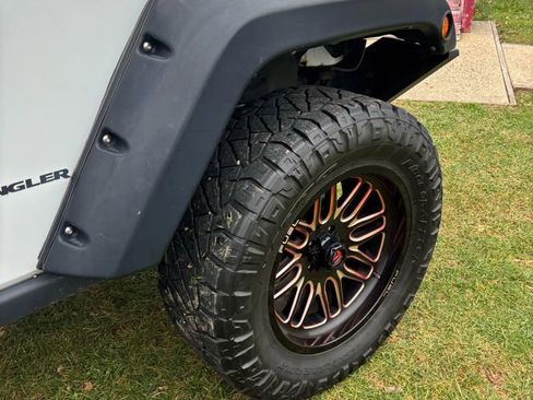 Used 2016 Jeep Wrangler Unlimited Sahara image 25