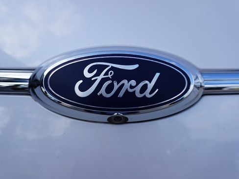 Used 2016 Ford Taurus SHO w/ Equipment Group 401A image 31