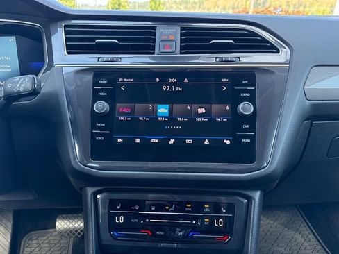 Used 2022 Volkswagen Tiguan SE AWD/4WD image 25