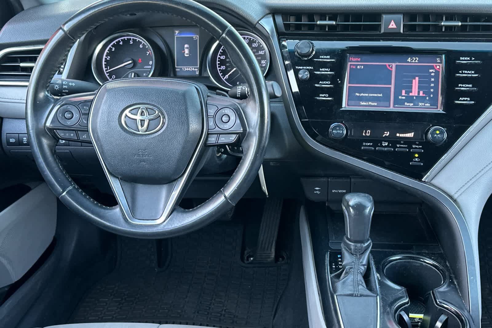 Used 2018 Toyota Camry SE FWD image 16