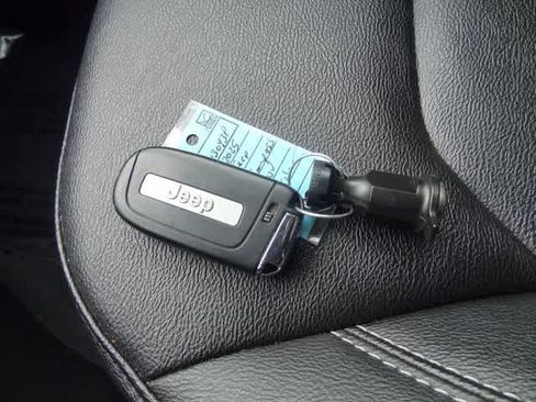 Used 2025 Jeep Compass Limited AWD/4WD image 36