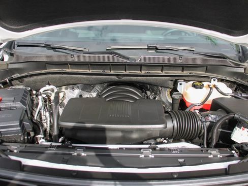 Used 2025 Chevrolet Suburban LS image 12