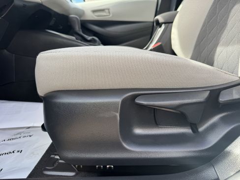 Used 2025 Toyota Corolla LE image 11