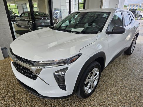 Used 2024 Chevrolet Trax LS FWD image 5