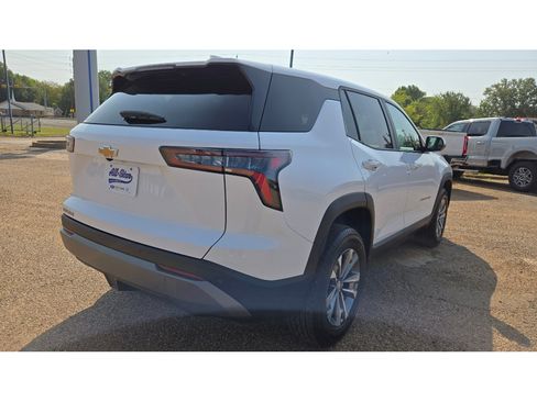 Used 2026 Chevrolet Equinox LT w/ Convenience Package II FWD image 5