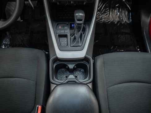 Used 2021 Toyota RAV4 LE image 30