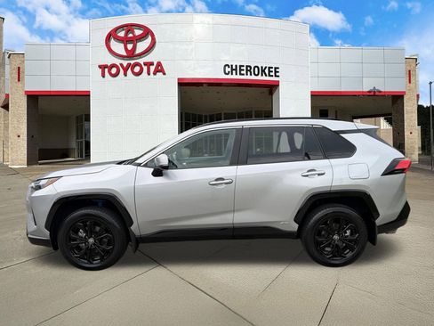 Used 2024 Toyota RAV4 SE AWD/4WD image 8
