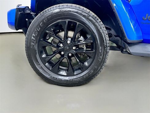 Used 2023 Jeep Gladiator Overland image 8