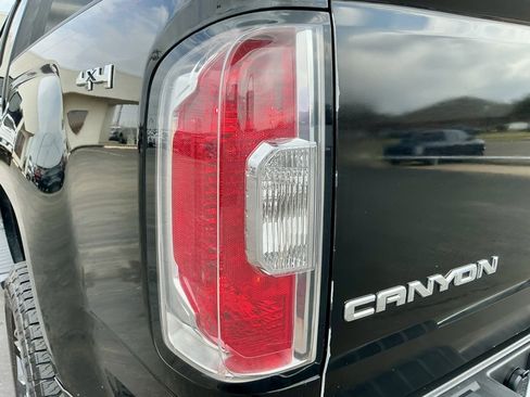 Used 2016 GMC Canyon SLT w/ Driver Alert Package image 14