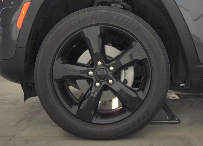 Used 2023 Jeep Grand Cherokee Altitude AWD/4WD image 11