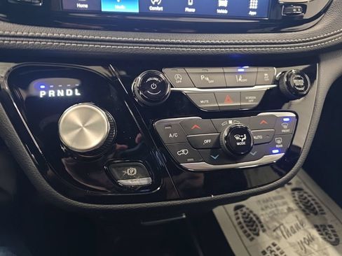 New 2026 Chrysler Pacifica Select AWD/4WD image 19