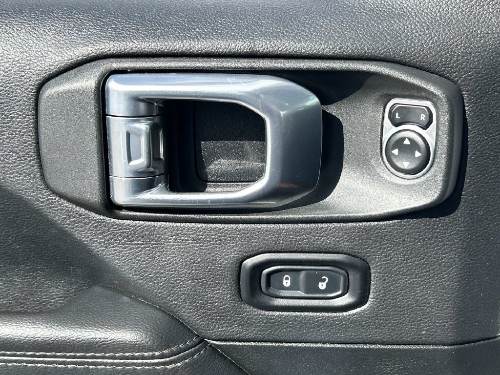 Used 2021 Jeep Wrangler Unlimited Sahara AWD/4WD image 23