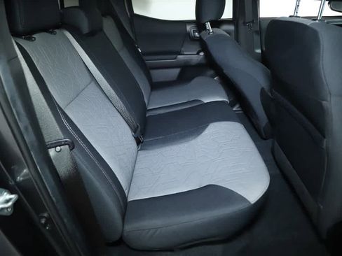 Certified 2022 Toyota Tacoma TRD Off-Road image 30