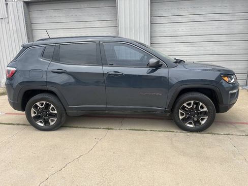 Used 2018 Jeep Compass Trailhawk w/ Leather Interior Group AWD/4WD image 3