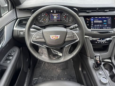 Used 2025 Cadillac XT5 Premium Luxury w/ LPO, Red Accent Package FWD image 15