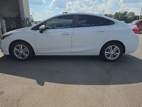 Used 2018 Chevrolet Cruze LT w/ Convenience Package FWD image 8