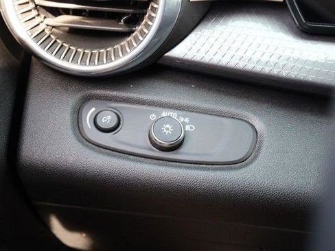 Used 2024 Chevrolet Trax ACTIV w/ Sunroof Package image 19