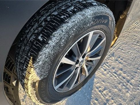 Used 2017 Toyota Highlander XLE image 9