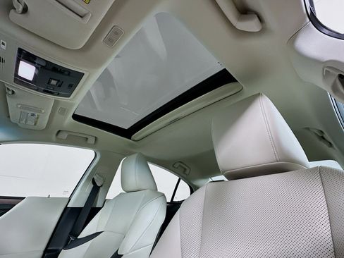 Used 2025 Lexus ES 300h w/ Premium Package image 23