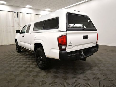 Used 2022 Toyota Tacoma SR AWD/4WD image 5