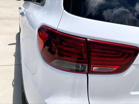 Used 2019 Kia Sorento FWD V6 image 26
