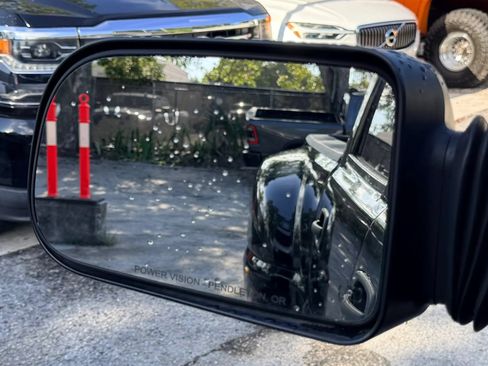 Used 2003 GMC Sierra 3500 SLT w/ SLT Preferred Equipment Group AWD/4WD image 13