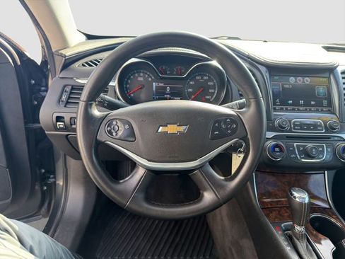 Used 2015 Chevrolet Impala LT w/ Convenience Package image 5