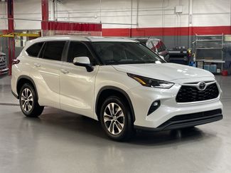 Used 2023 Toyota Highlander XLE video 2