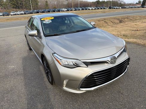 Used 2017 Toyota Avalon XLE image 5