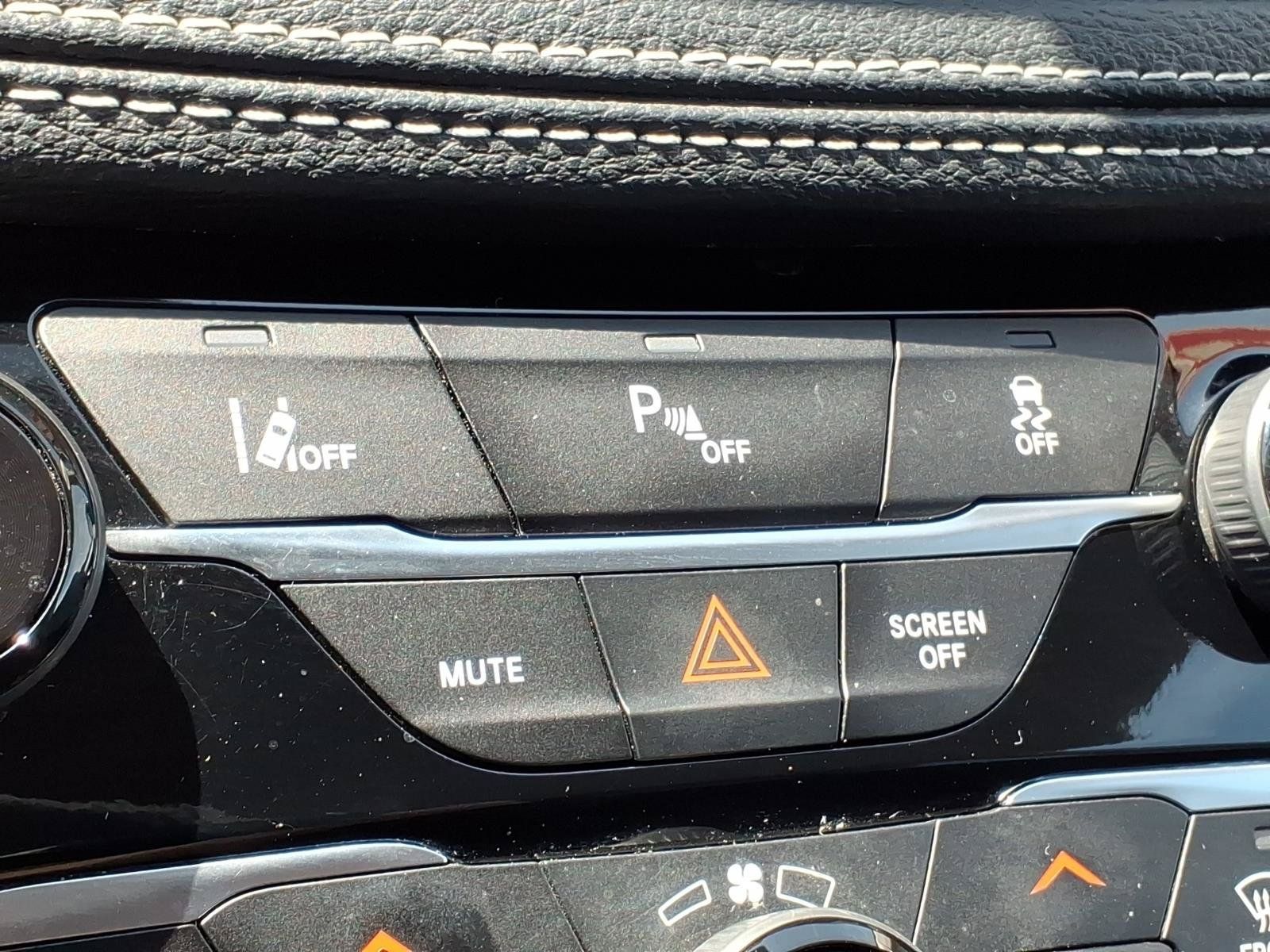 Used 2024 Chrysler Pacifica Limited FWD image 17