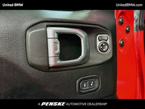 Used 2019 Jeep Wrangler Unlimited Sahara AWD/4WD image 10