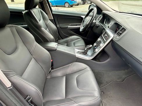 Used 2018 Volvo S60 T5 Dynamic image 18