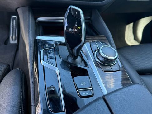 Used 2022 BMW 540i w/ M Sport Package image 32