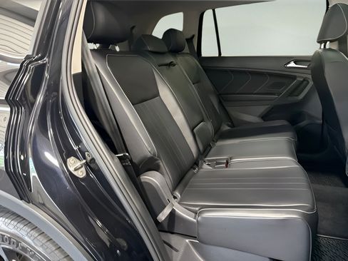 Used 2022 Volkswagen Tiguan SE w/ Panoramic Sunroof Package FWD image 31