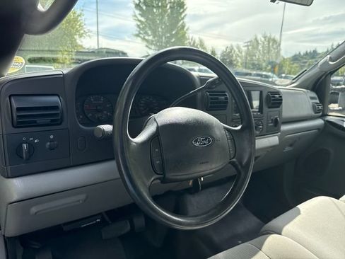 Used 2007 Ford F250 XL RWD image 16