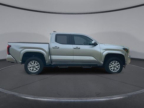 Used 2024 Toyota Tacoma SR5 AWD/4WD image 9