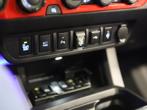 Used 2022 Toyota Tacoma TRD Pro AWD/4WD image 31