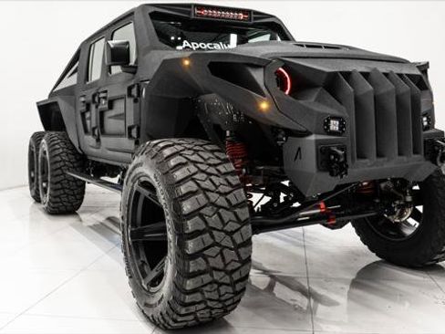 Used 2025 Jeep Gladiator Sport image 12