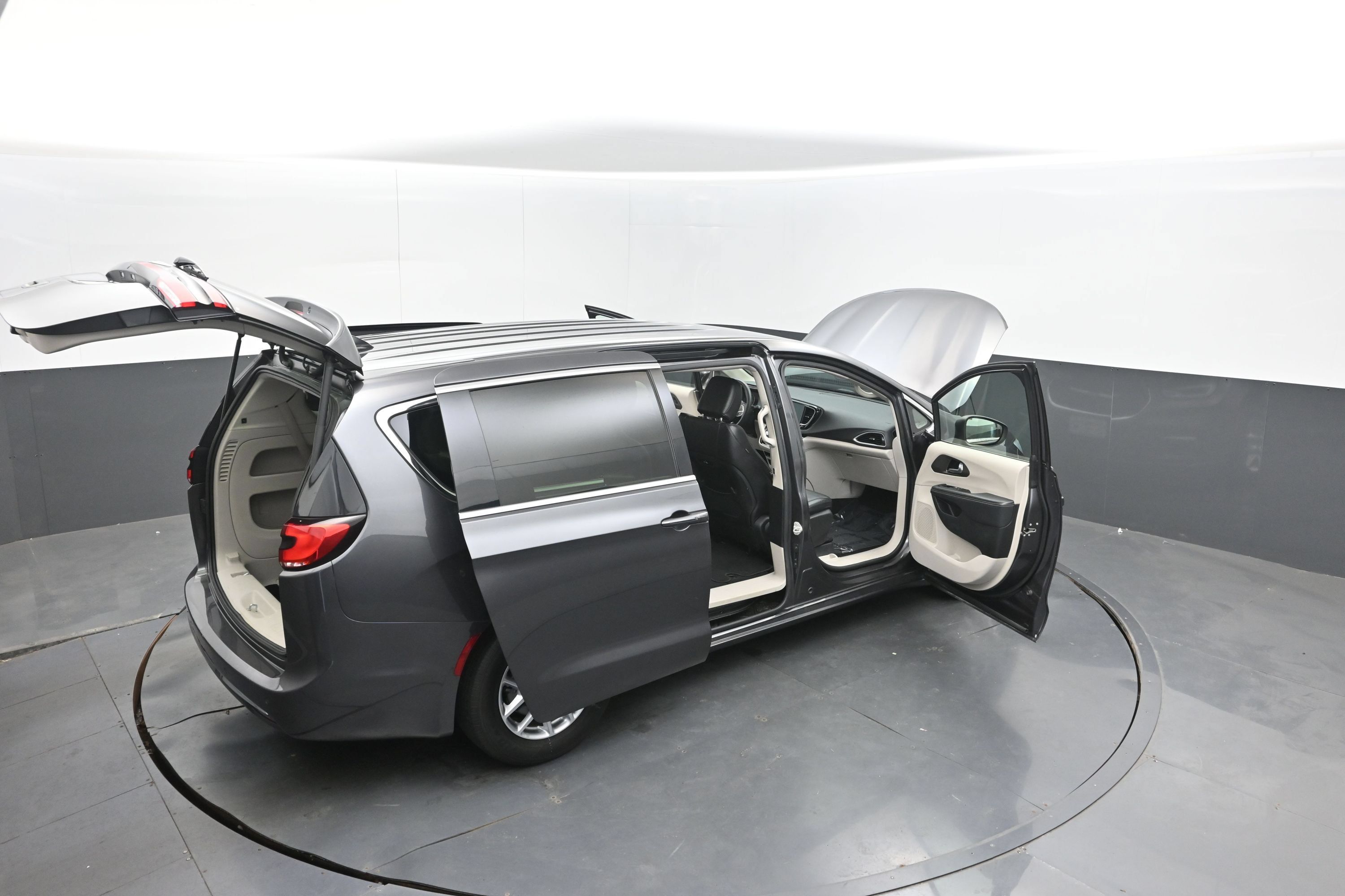 Used 2023 Chrysler Pacifica Touring-L FWD image 46