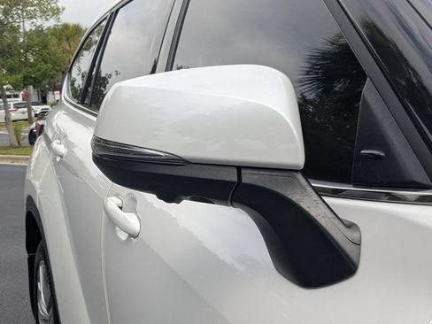Used 2023 Toyota Highlander Platinum AWD/4WD image 12