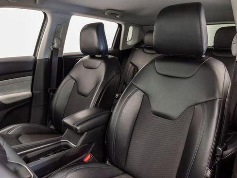 Used 2022 Jeep Compass Latitude AWD/4WD image 9