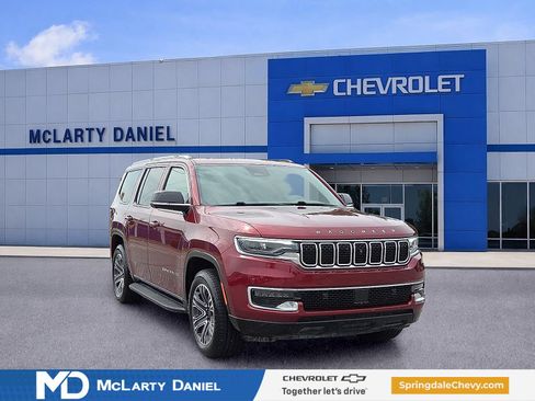 Used 2023 Jeep Wagoneer 4WD w/ Premium Group I image 1