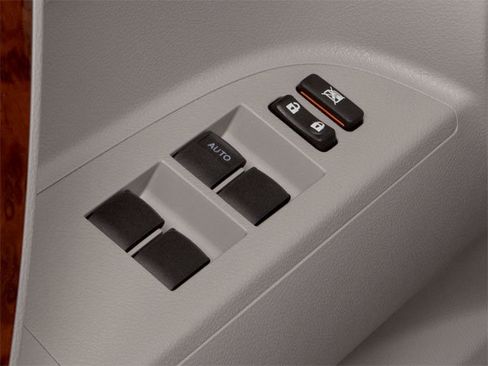 Used 2013 Toyota Highlander SE image 16