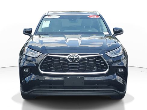 Used 2024 Toyota Highlander Limited AWD/4WD image 2
