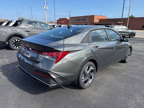 New 2025 Hyundai Elantra SEL image 7