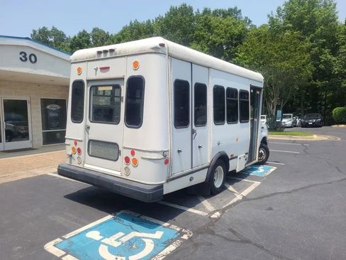 Used 2014 Ford E-350 and Econoline 350 Super Duty image 3