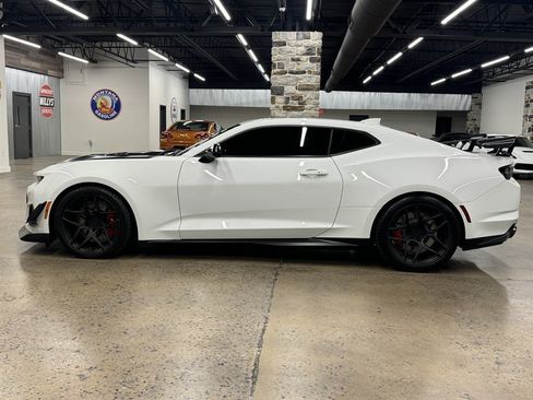 Used 2019 Chevrolet Camaro ZL1 RWD image 4