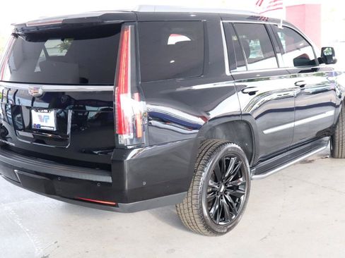 Used 2020 Cadillac Escalade Luxury RWD image 5